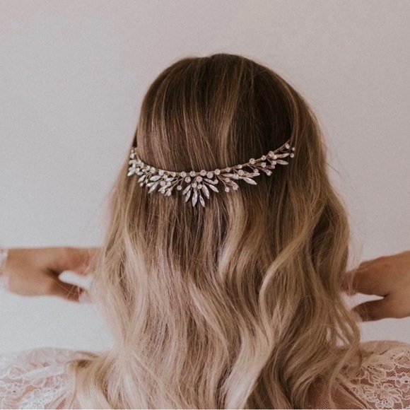 Untamed Petals wedding tiara - Picture 1 of 8